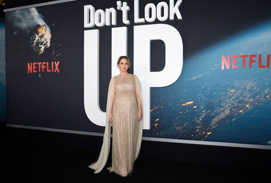 jennifer lawrence dont look up premiere