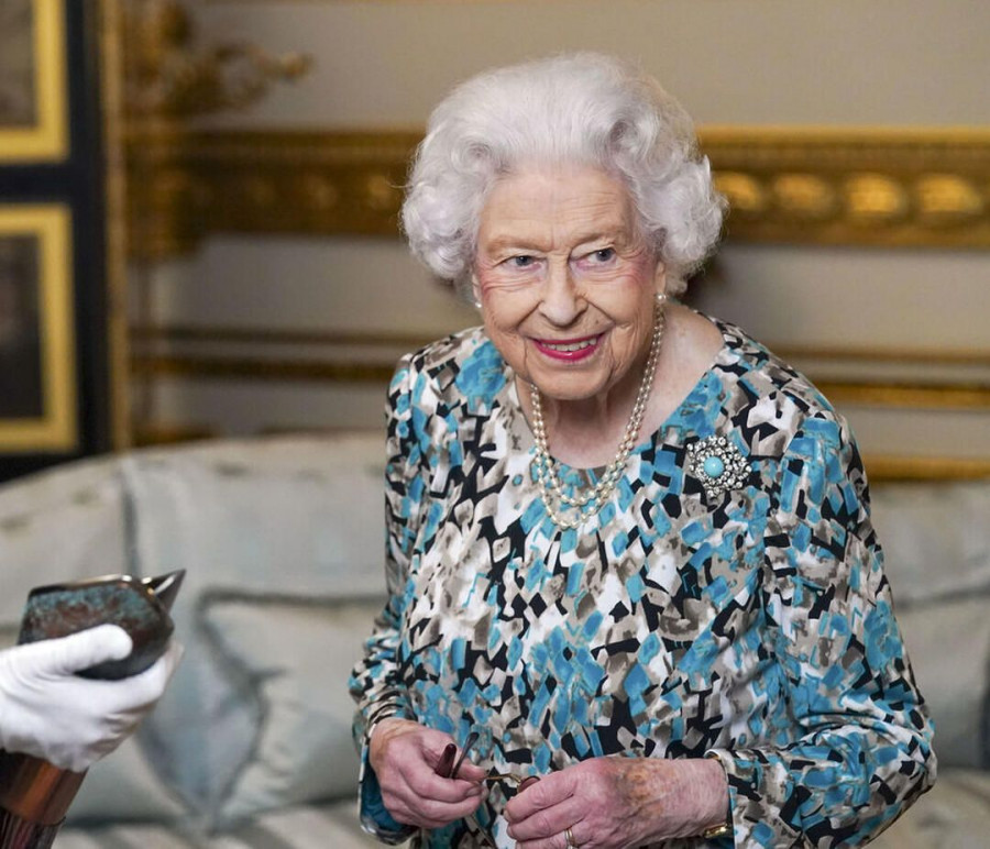 queen elizabeth harry scandal