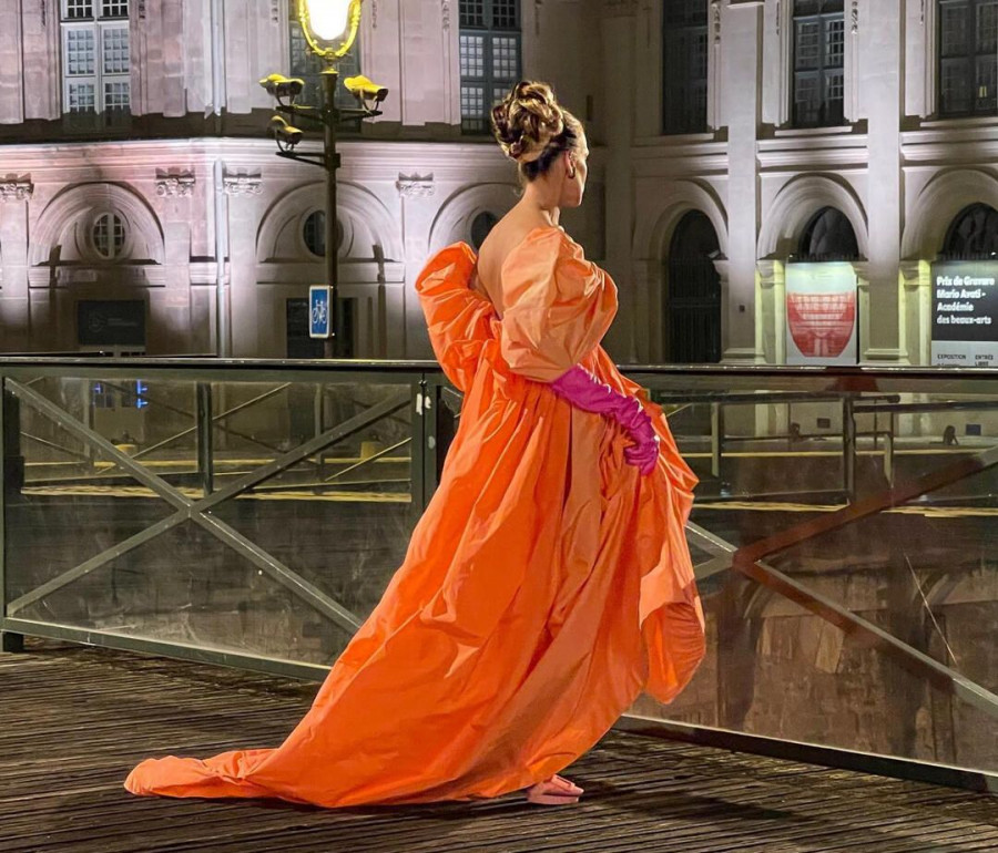 sarah_jessica_parker_valentino_dress_and_just_like_that.jpg