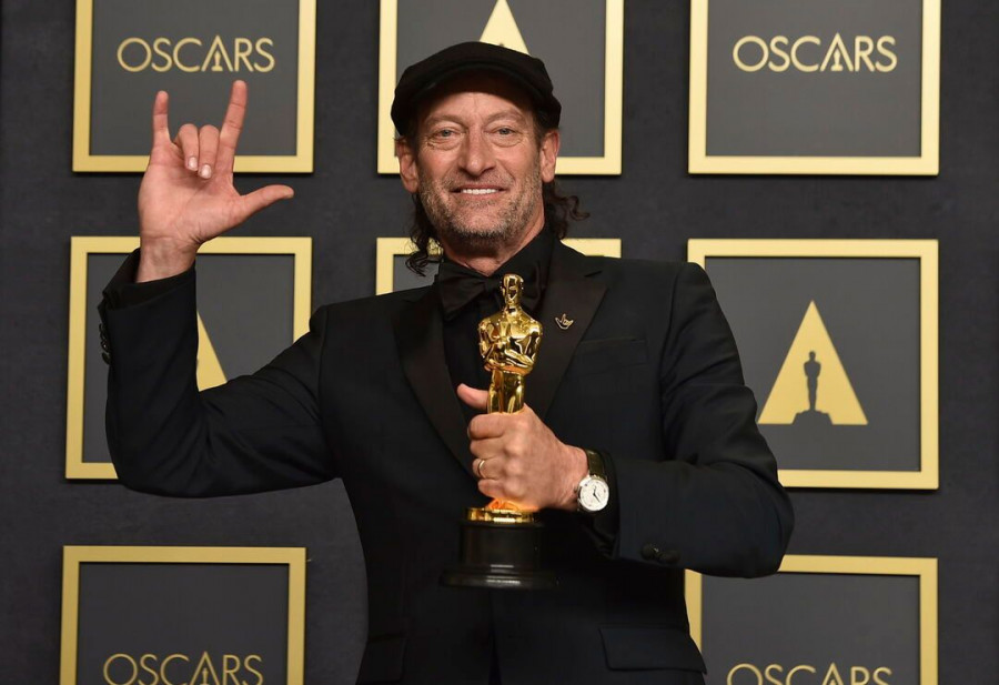 oscars2022 troy kotsur first deaf man2
