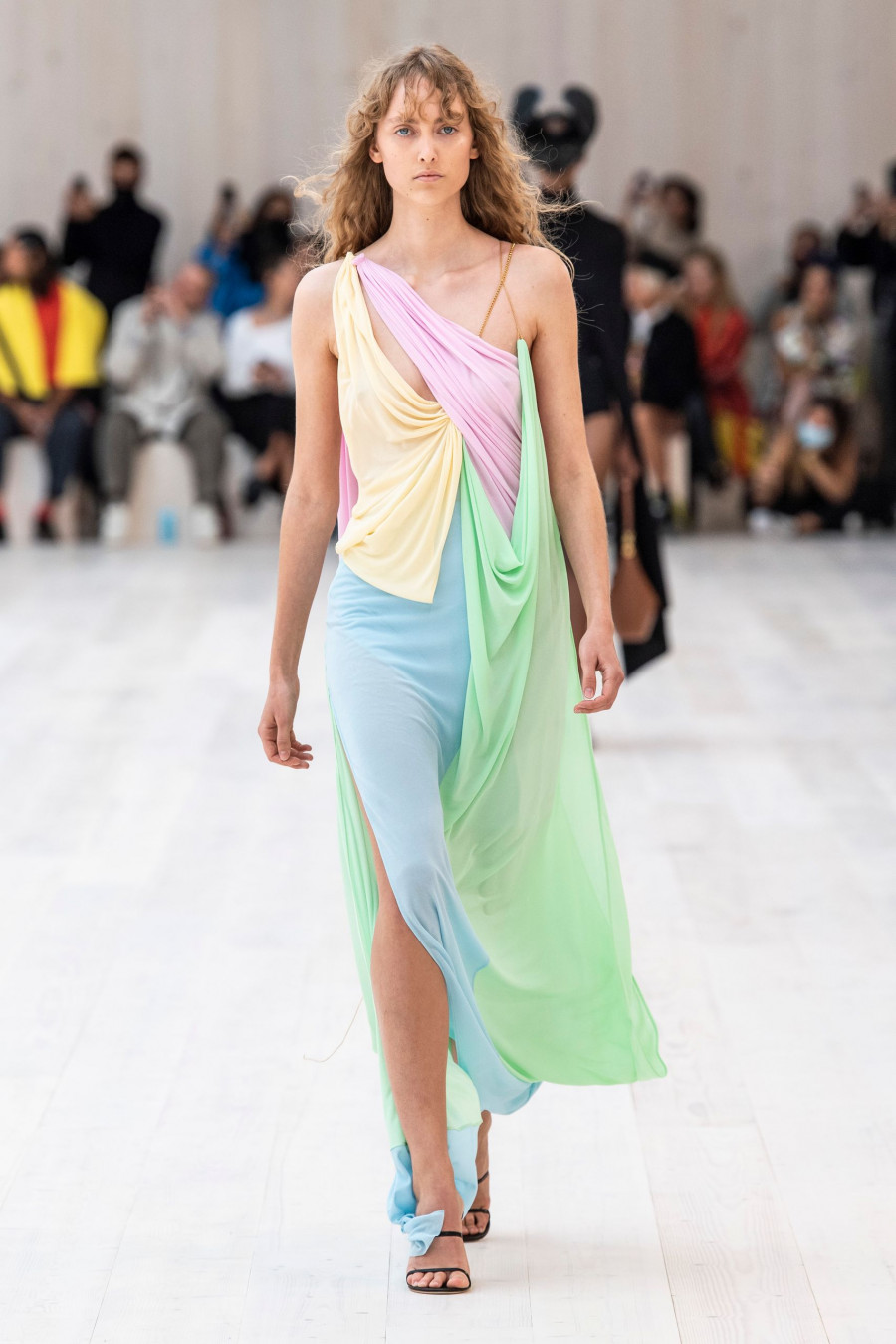 1652356687148-503909079-Loewe-S22-095.jpg