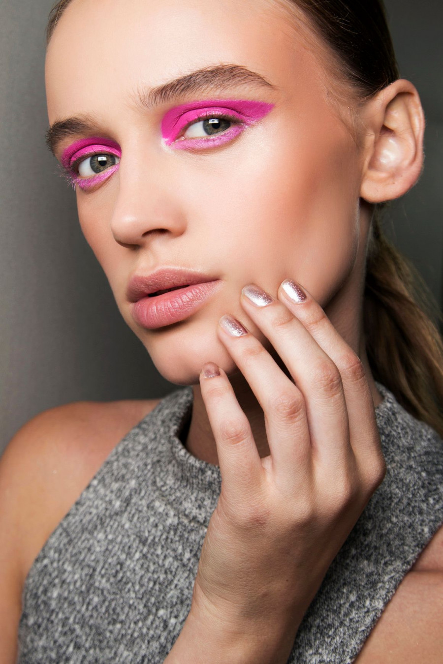 FOUKSIA_SKIA_CHROME_NAILS.jpg