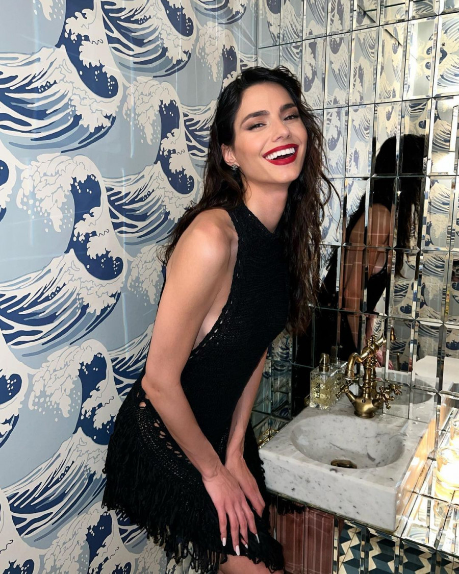 wet_look_iliana.jpg