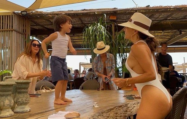 evalongoria_305554231_594438529042210_7257031813970526243_n.jpg