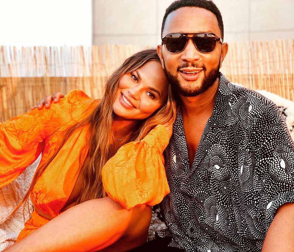 Η Chrissy Teigen έκανε τατουάζ τον αγέννητο γιο της και μας συγκίνησε