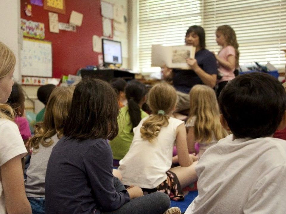 Schoolpack: Η ομάδα που αναλαμβάνει να προετοιμάσει τον σχολικό εξοπλισμό κάθε μικρού μαθητή