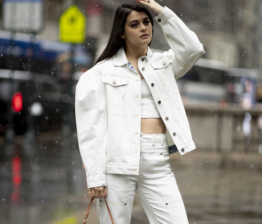 Styling tips: Τα πιο elevated σύνολα με λευκό τζιν παντελόνι για να το φορέσεις όπως του αξίζει