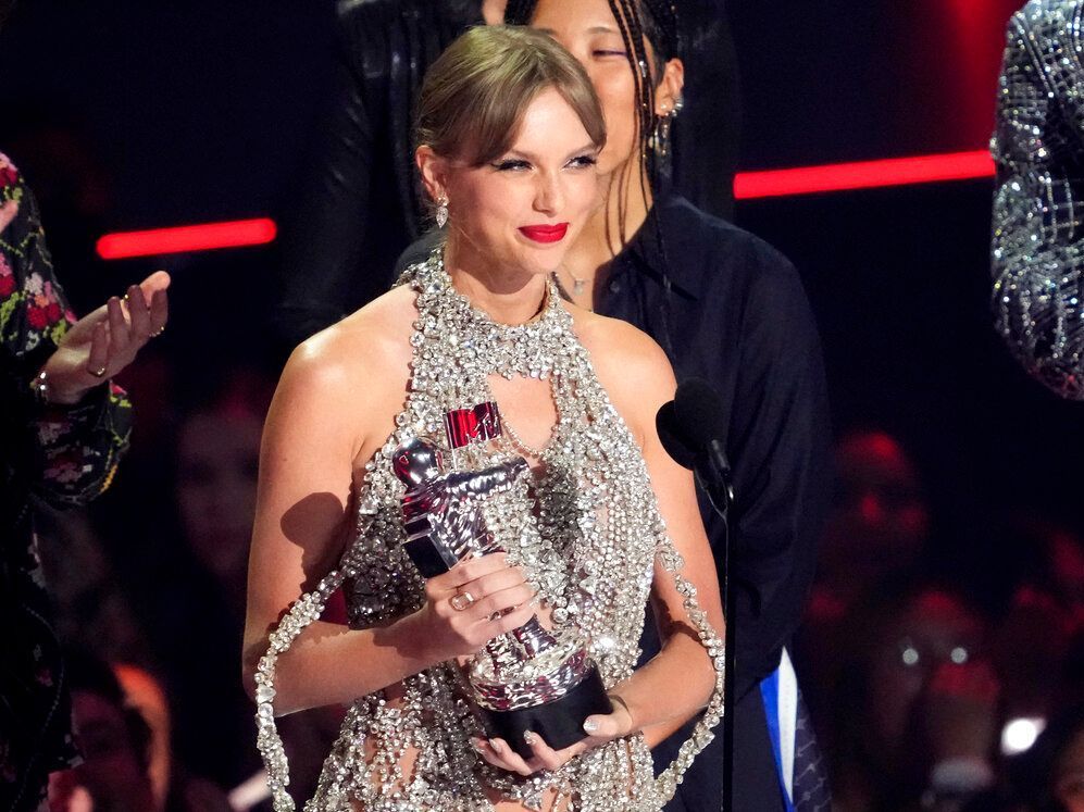 MTV VMAs 2022: Η Taylor Swift είπε αυτό που όλοι περιμέναμε και πώς οι Maneskin τράβηξαν τα βλέμματα